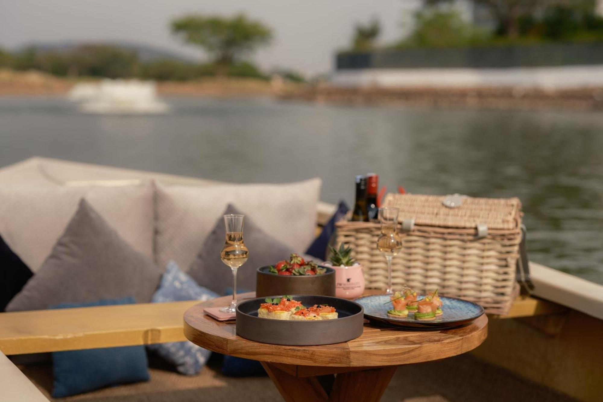Jw Marriott Hotel Bengaluru Prestige Golfshire Resort & Spa Avati Dış mekan fotoğraf